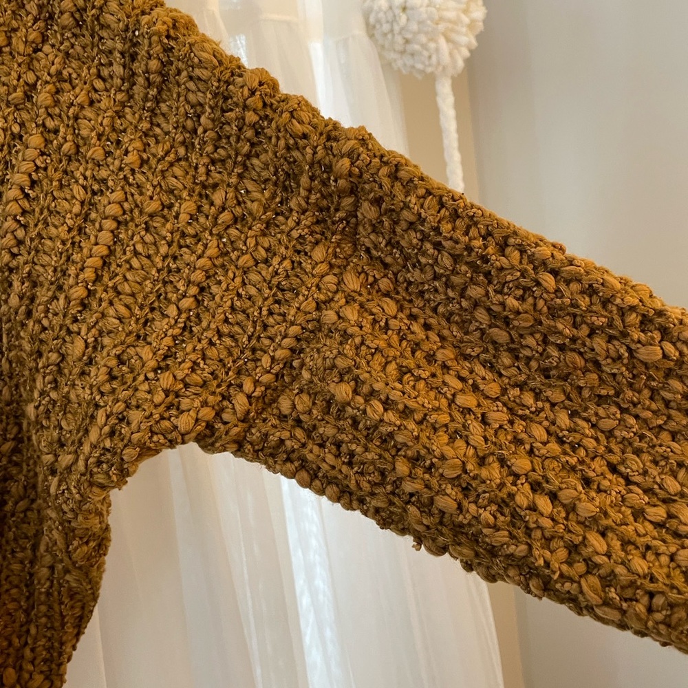 Boutique Wishlist Sweater. Size: M/L. Brown, mustard color. V-neck. - Picture 4 of 4